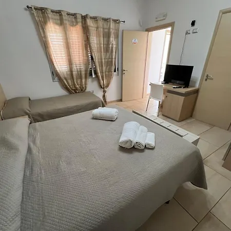 לינה וארוחת בוקר Samana C Con Privata A 3*
