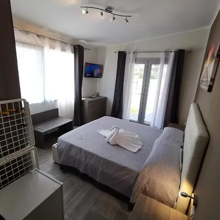 Samana C Con Privata A לינה וארוחת בוקר 3*