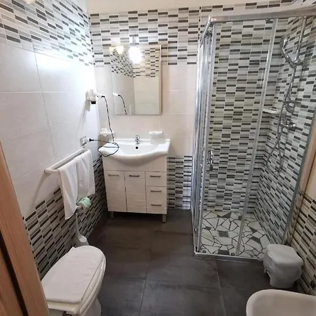 לינה וארוחת בוקר Samana C Con Privata A 3*